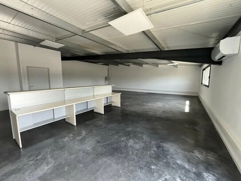 Bureau dans Le Thor à louer - Photo de l’immeuble – Image 1 sur 11