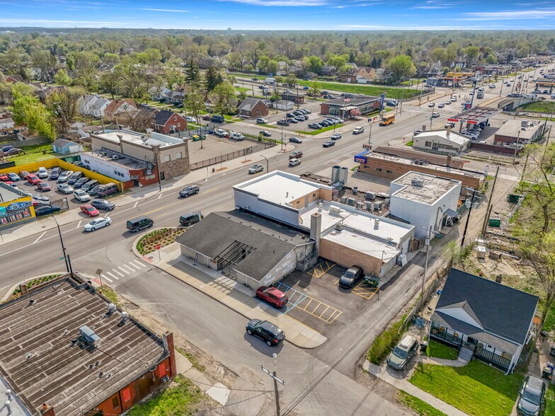 17600 W Warren Ave, Detroit, MI à louer - Photo de l’immeuble – Image 2 sur 50