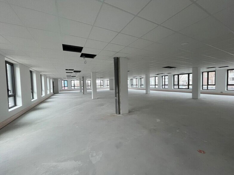 50 Boulevard Ambroise Croizat, Vénissieux à vendre - Photo de l’immeuble – Image 3 sur 14