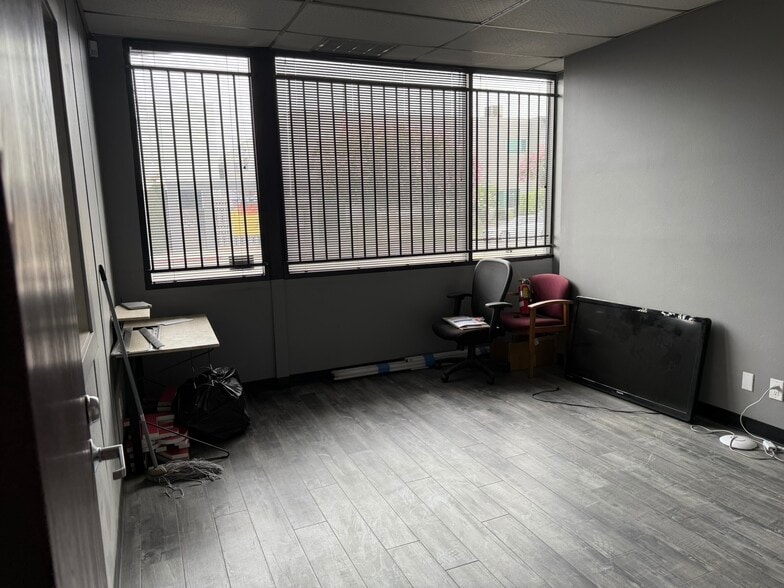 2911 Winona Ave, Burbank, CA à louer - Photo de l’immeuble – Image 3 sur 8