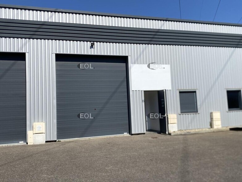 Industriel/Logistique dans Toussieu à louer - Photo de l’immeuble – Image 2 sur 7