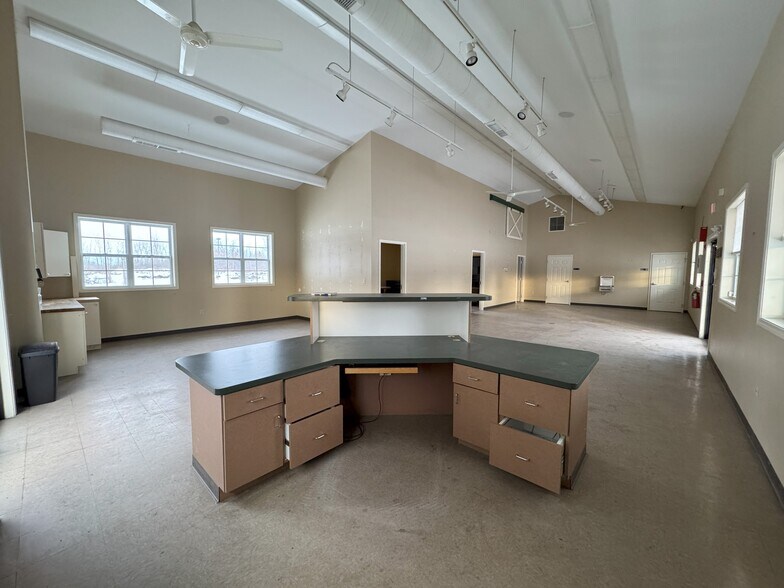 10880 Transit Rd, East Amherst, NY à louer - Photo de l’immeuble – Image 3 sur 14