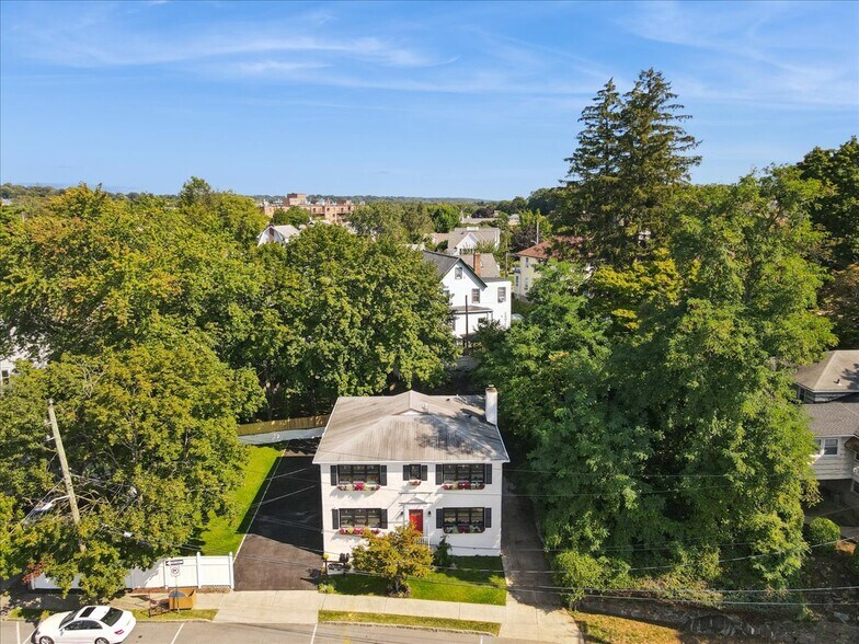 25 Van Duzen Pl, Tuckahoe, NY à vendre - Photo de l’immeuble – Image 3 sur 31