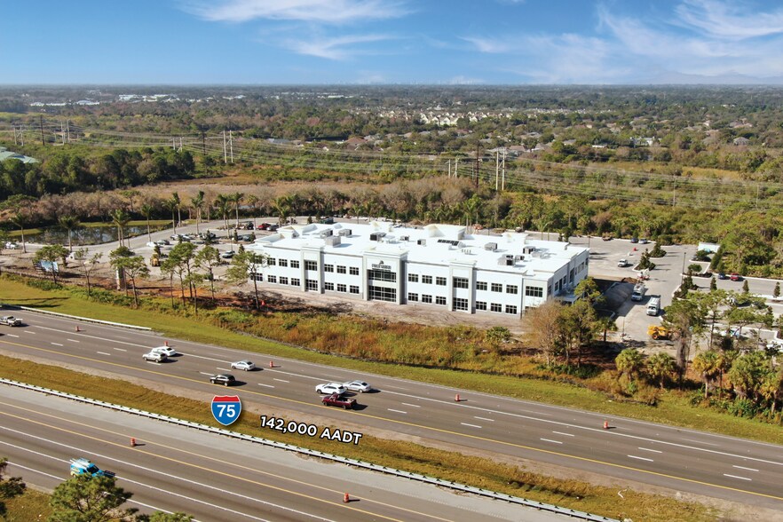 8725 Pendery Pl, Bradenton, FL à louer - Photo de l’immeuble – Image 2 sur 3