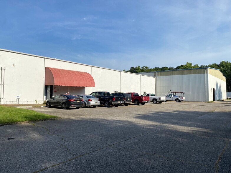 1867 S Veterans Memorial Blvd, Tupelo, MS à louer - Photo de l’immeuble – Image 3 sur 7