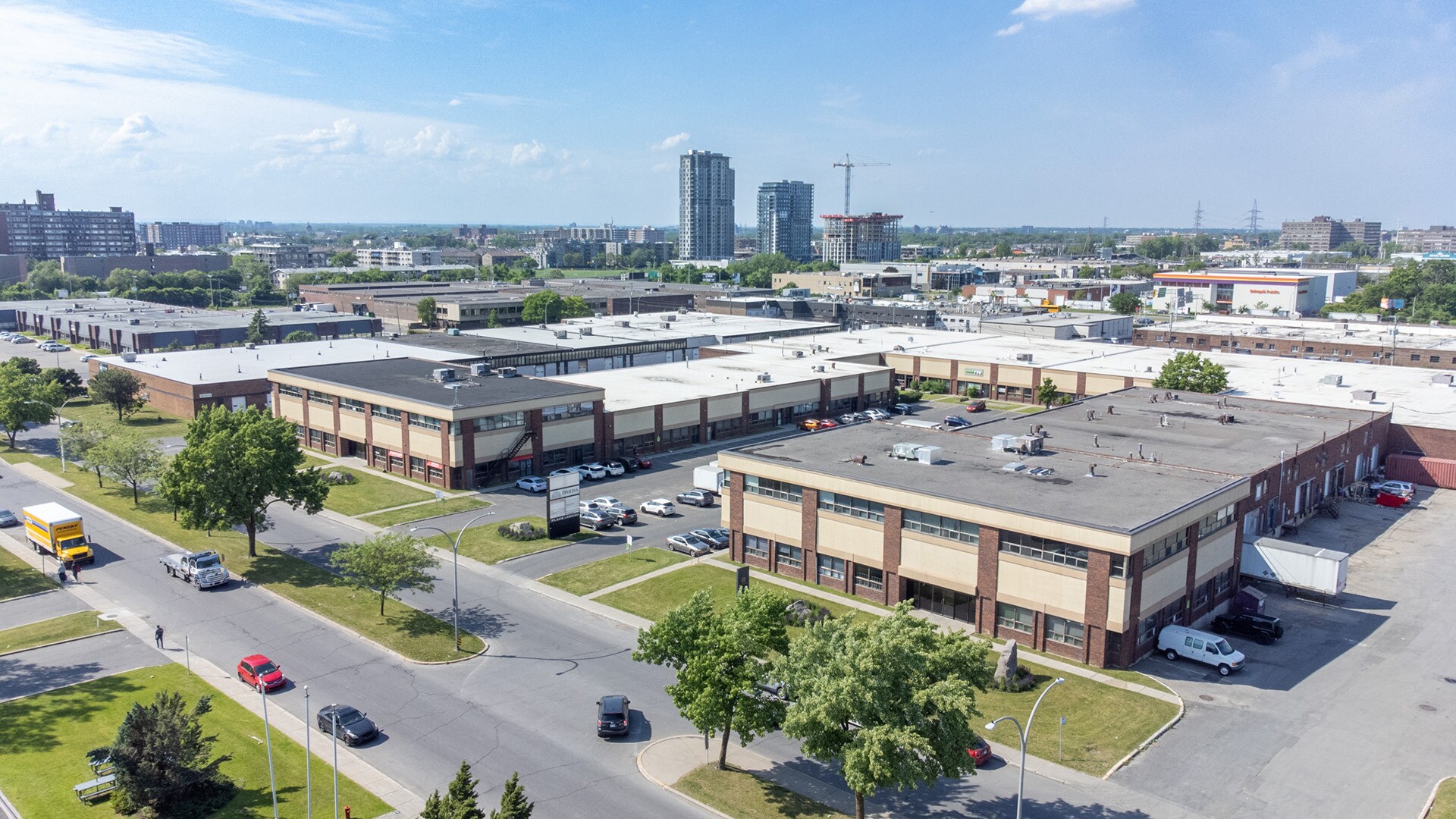 491-571 Boul Lebeau, Montréal, QC à louer Aérien– Image 1 sur 9