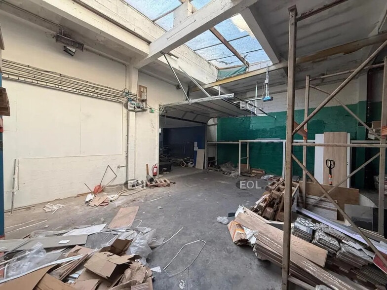 Local d'activités dans Champigny-sur-Marne à vendre - Photo de l’immeuble – Image 3 sur 8