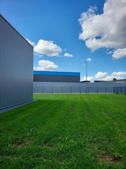 Industriel/Logistique dans Sablé-sur-Sarthe à louer - Photo de l’immeuble – Image 3 sur 5
