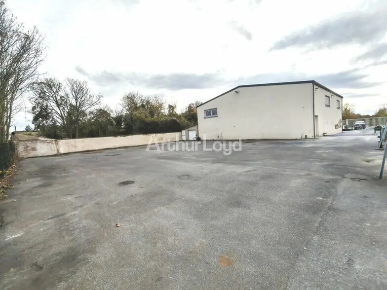 Local d'activités dans Reims à vendre - Photo de l’immeuble – Image 3 sur 13