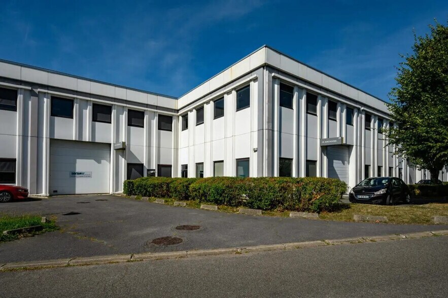 Local d’activités dans Villebon-sur-Yvette à louer - Photo de l’immeuble – Image 3 sur 4