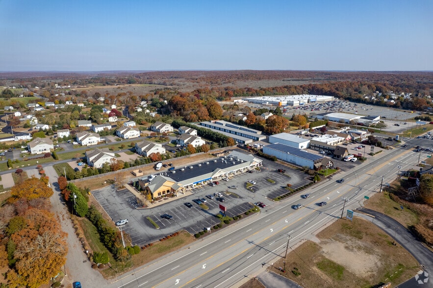 224 Post Rd, Westerly, RI à louer - Aérien – Image 2 sur 3