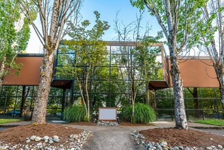 8561-8575 Willows Rd NE, Redmond, WA à louer Photo de l’immeuble– Image 1 sur 3