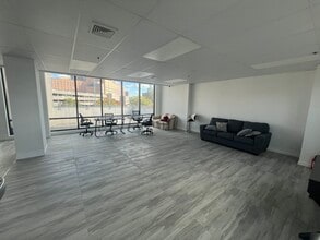 4112 77th St, Elmhurst, NY à louer Photo intérieure– Image 2 sur 4