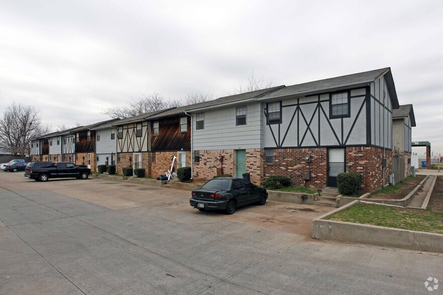 2720 SW 74th St, Oklahoma City, OK à vendre - Photo de l’immeuble – Image 3 sur 5