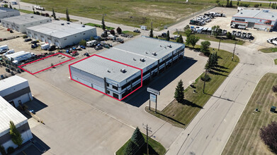 7679 Edgar Industrial Crt, Red Deer, AB à louer Photo de l’immeuble– Image 2 sur 4