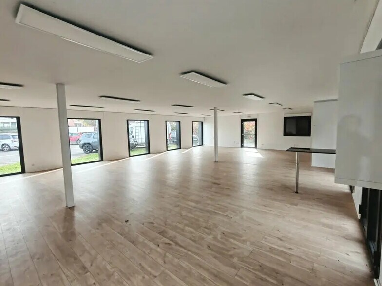 Local d’activités dans Cormontreuil à louer - Photo de l’immeuble – Image 2 sur 10