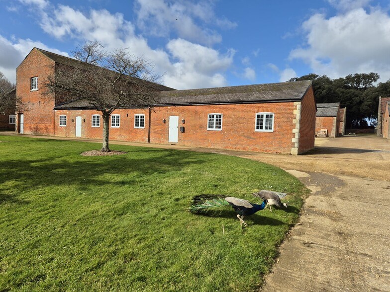 Barton Manor Estate, East Cowes à louer - Photo de l’immeuble – Image 1 sur 1