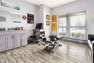 363 W Main St, Lewisville, TX à louer Photo de l’immeuble– Image 1 sur 5