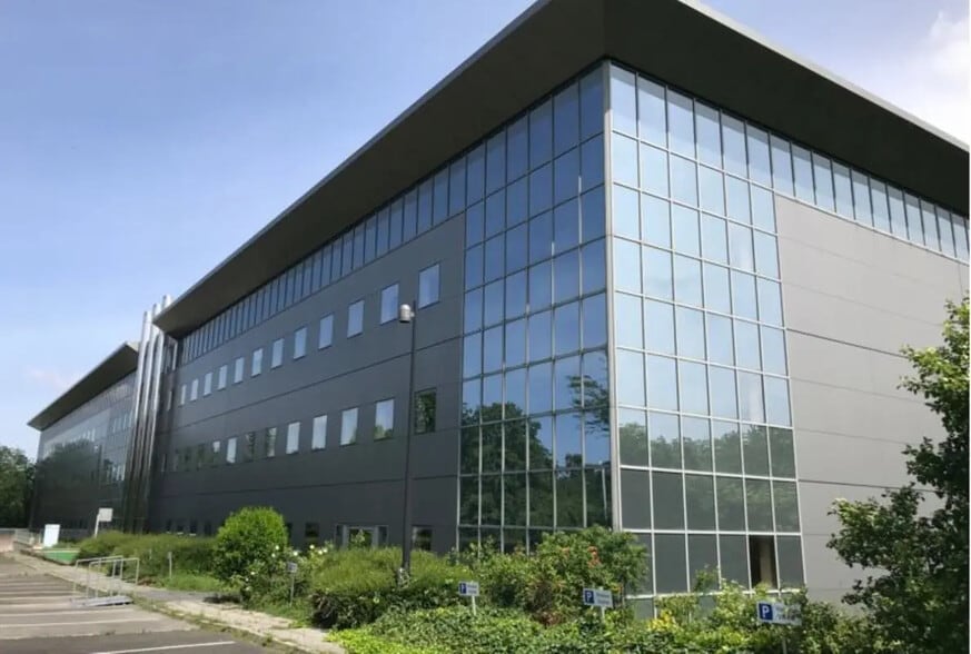 Bureau dans Trappes à louer - Photo de l’immeuble – Image 3 sur 4