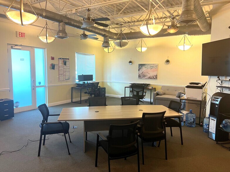 601 N Congress Ave, Delray Beach, FL à louer - Photo de l’immeuble – Image 3 sur 8