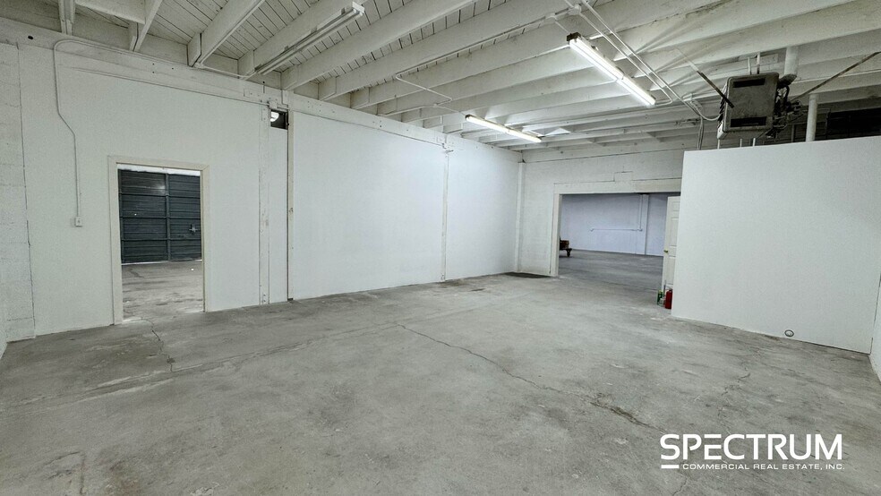 16021 Arminta St, Van Nuys, CA à vendre - Photo de l’immeuble – Image 3 sur 17