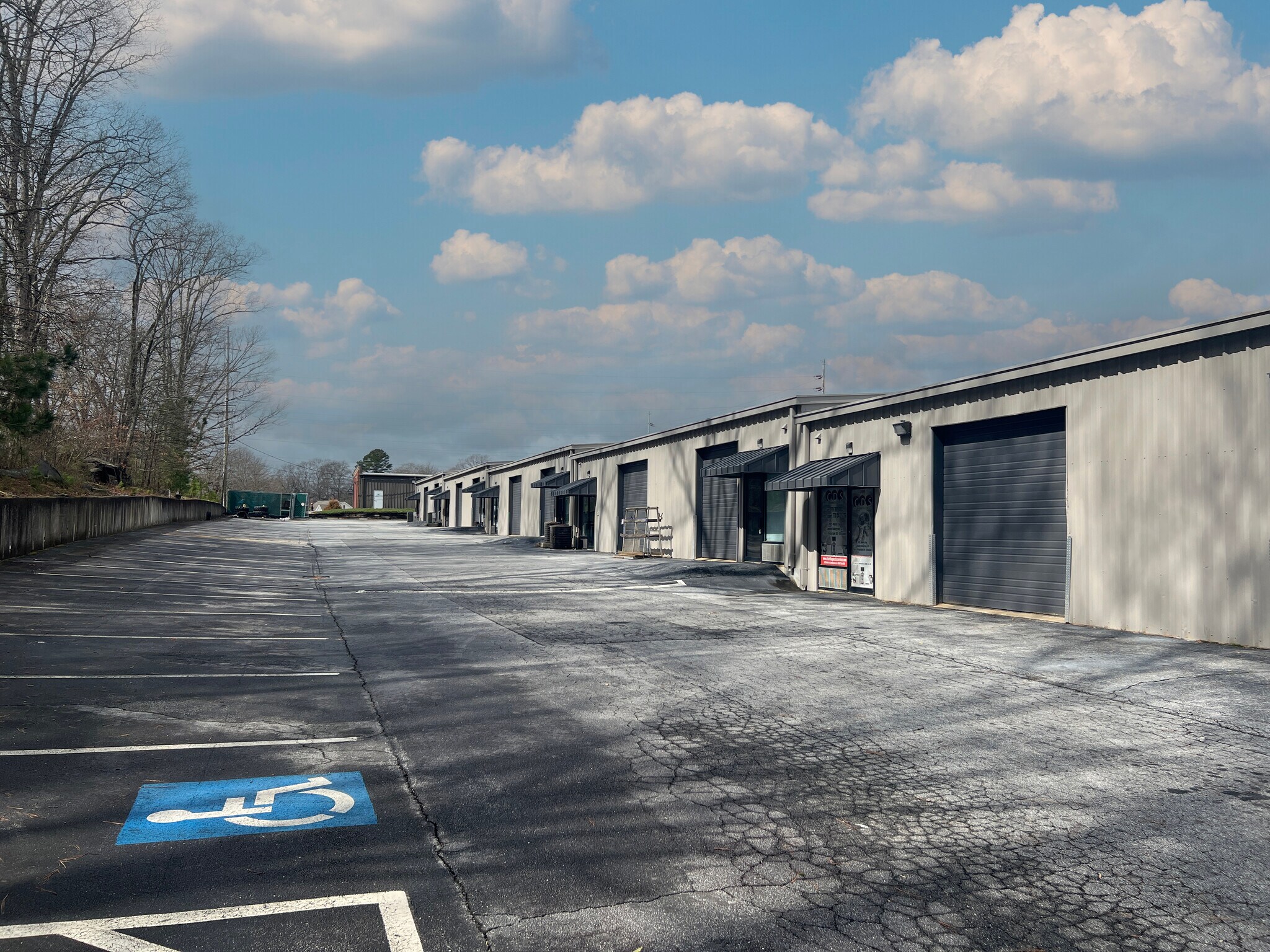 485 Buford Dr, Lawrenceville, GA à louer Photo principale– Image 1 sur 4