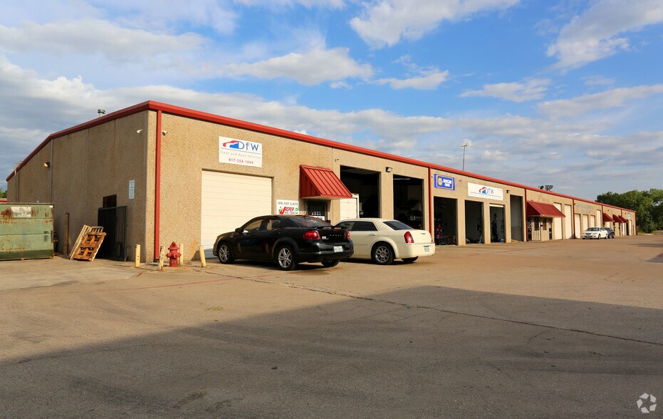 5217 Davis Blvd, North Richland Hills, TX à louer - Photo principale – Image 2 sur 15