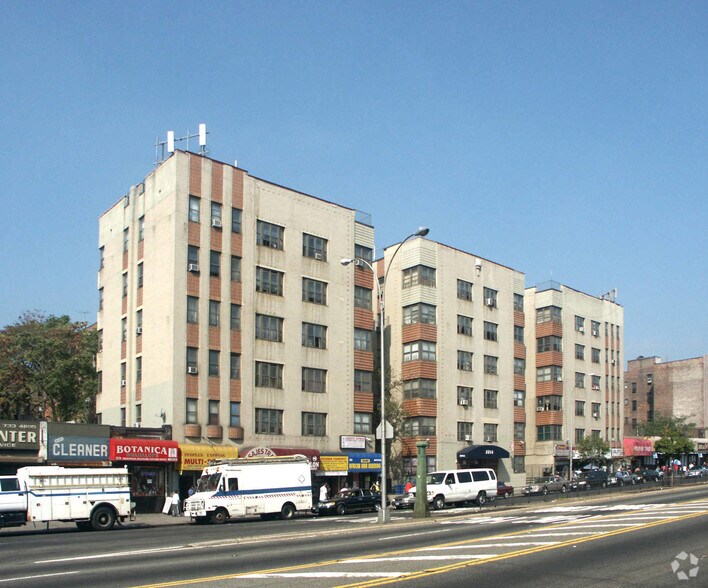 2255 Grand Concourse, Bronx, NY à louer - Photo principale – Image 1 sur 2