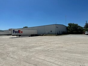 201 Farley Ln, Del Rio, TX à louer Photo de l’immeuble– Image 2 sur 18