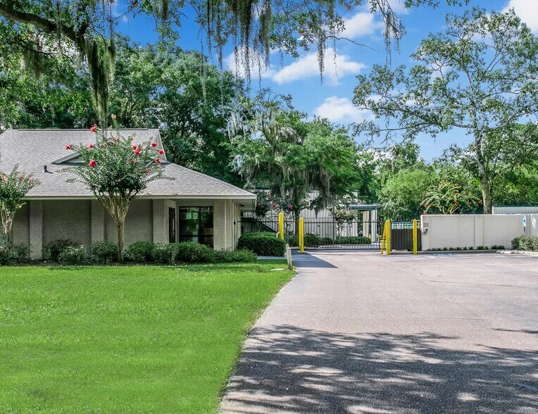 78 Beach City Rd, Hilton Head Island, SC à louer - Photo de l’immeuble – Image 2 sur 5