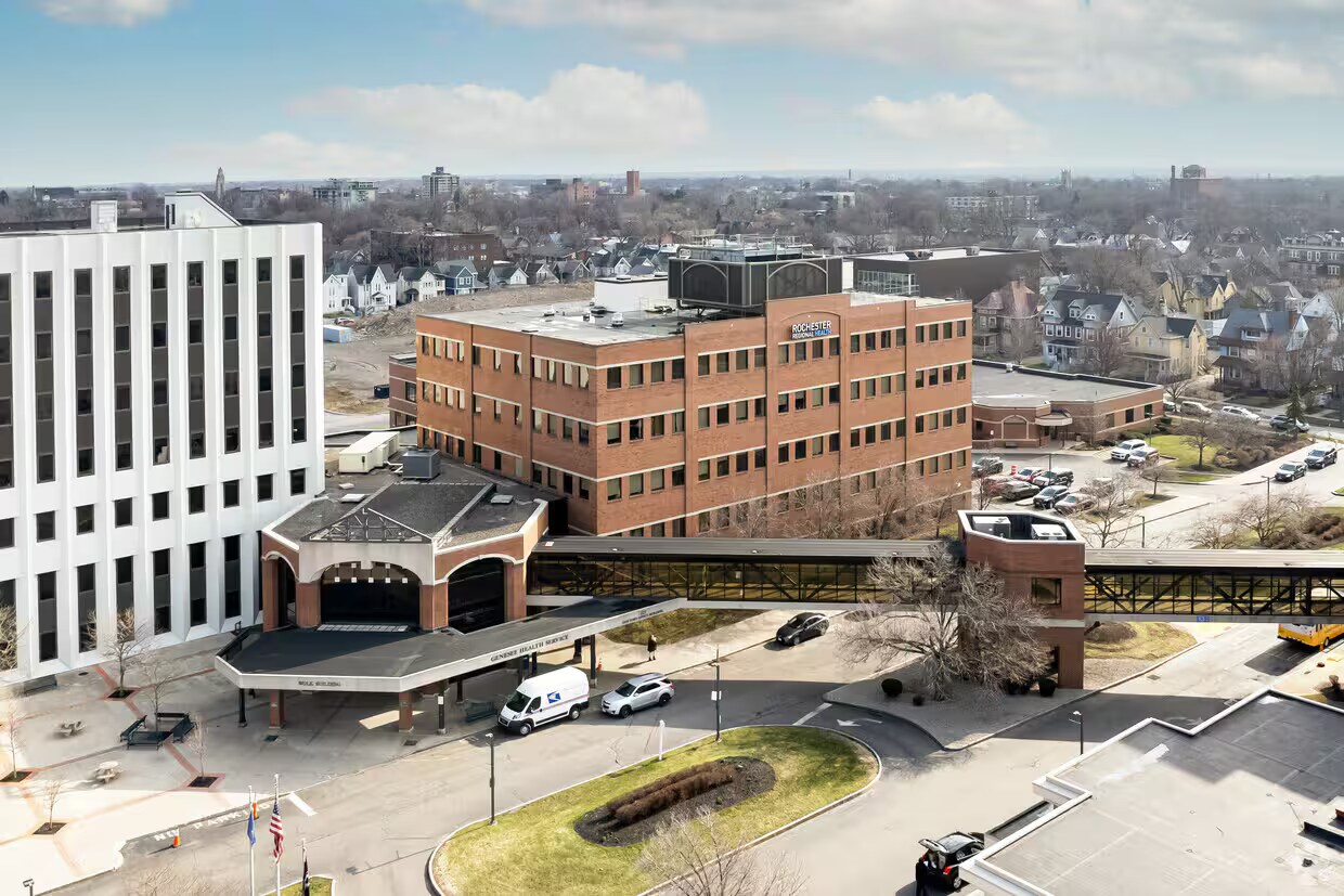 222 Alexander St, Rochester, NY à louer Photo de l’immeuble– Image 1 sur 6