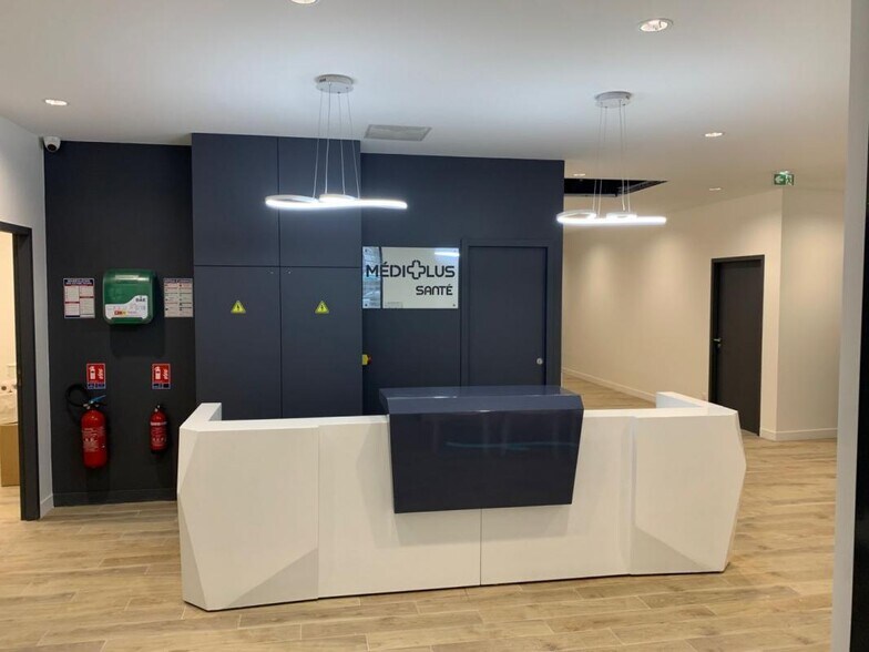 Bureau dans Colombes à louer - Photo de l’immeuble – Image 3 sur 7