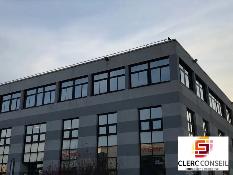 Bureau dans Le Petit-Quevilly à louer - Photo de l’immeuble – Image 3 sur 4