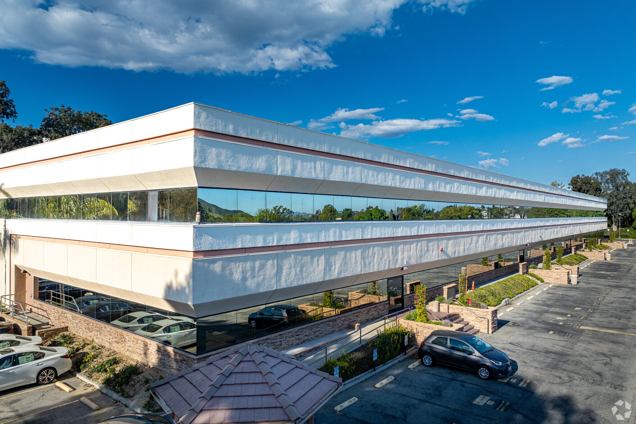 5701 Lindero Canyon Rd, Westlake Village, CA à louer Photo principale– Image 1 sur 8