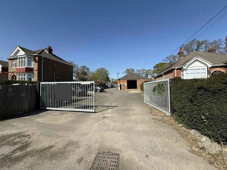 10 Lovedean Ln, Waterlooville à louer - Photo de l’immeuble – Image 1 sur 8