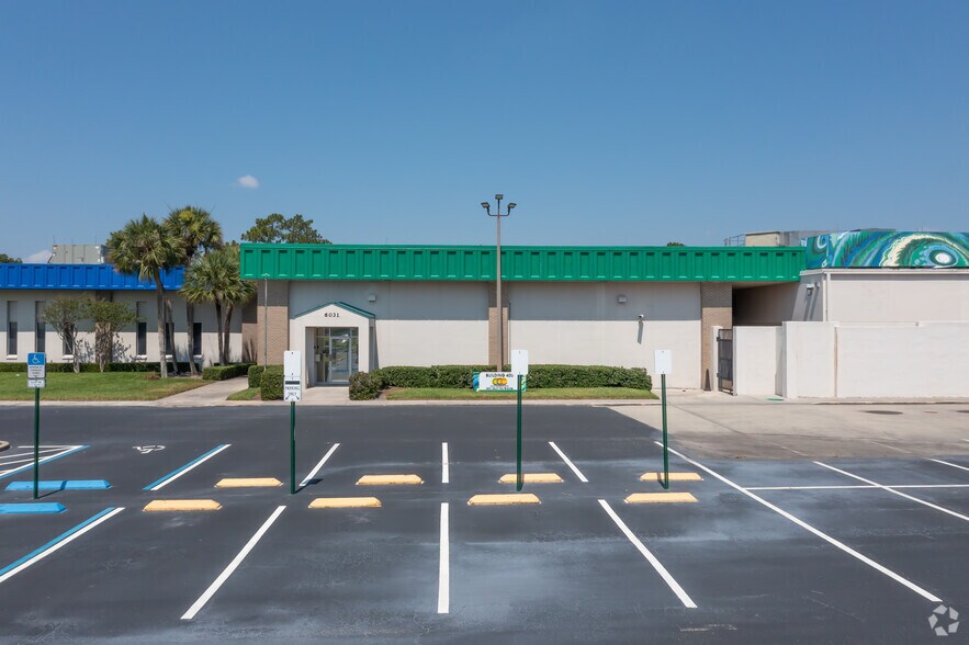 6031 S Rio Grande Ave, Orlando, FL à vendre - Photo de l’immeuble – Image 3 sur 7
