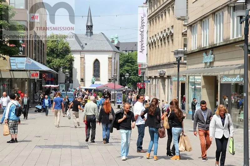 Local commercial dans Paris à louer - Photo de l’immeuble – Image 2 sur 4
