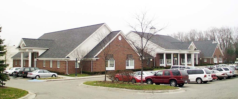 8391 Commerce Rd, Commerce Township, MI à louer - Photo de l’immeuble – Image 2 sur 3