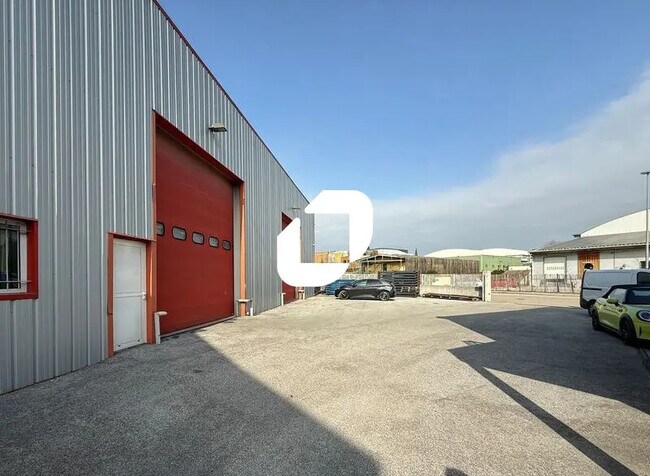 Plus de détails pour Local d'activités à louer