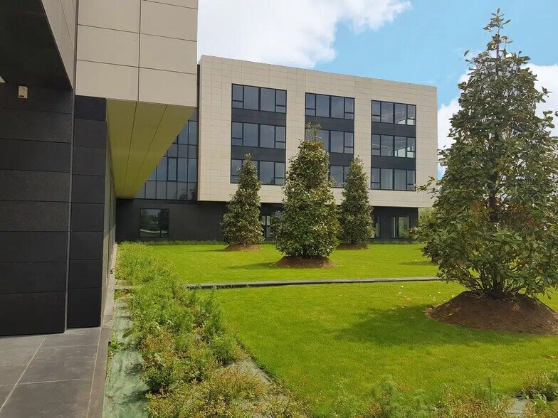 Bureau dans Jossigny à vendre - Photo de l’immeuble – Image 3 sur 13