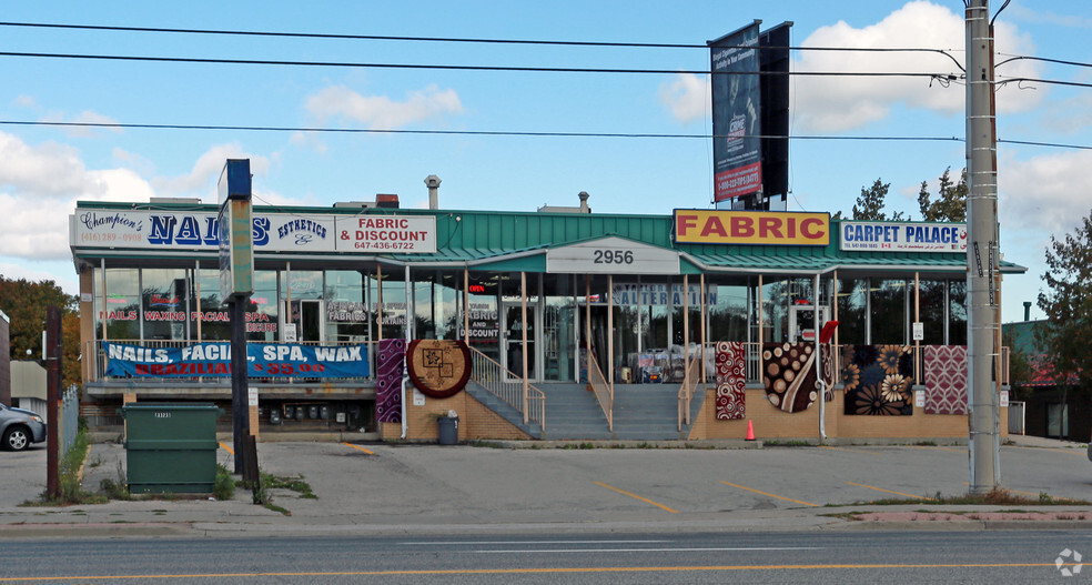 2956 Eglinton Ave E, Toronto, ON à louer - Photo de l’immeuble – Image 2 sur 4
