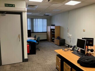 Plus de détails pour 121-123 High St, Slough - Local commercial à vendre