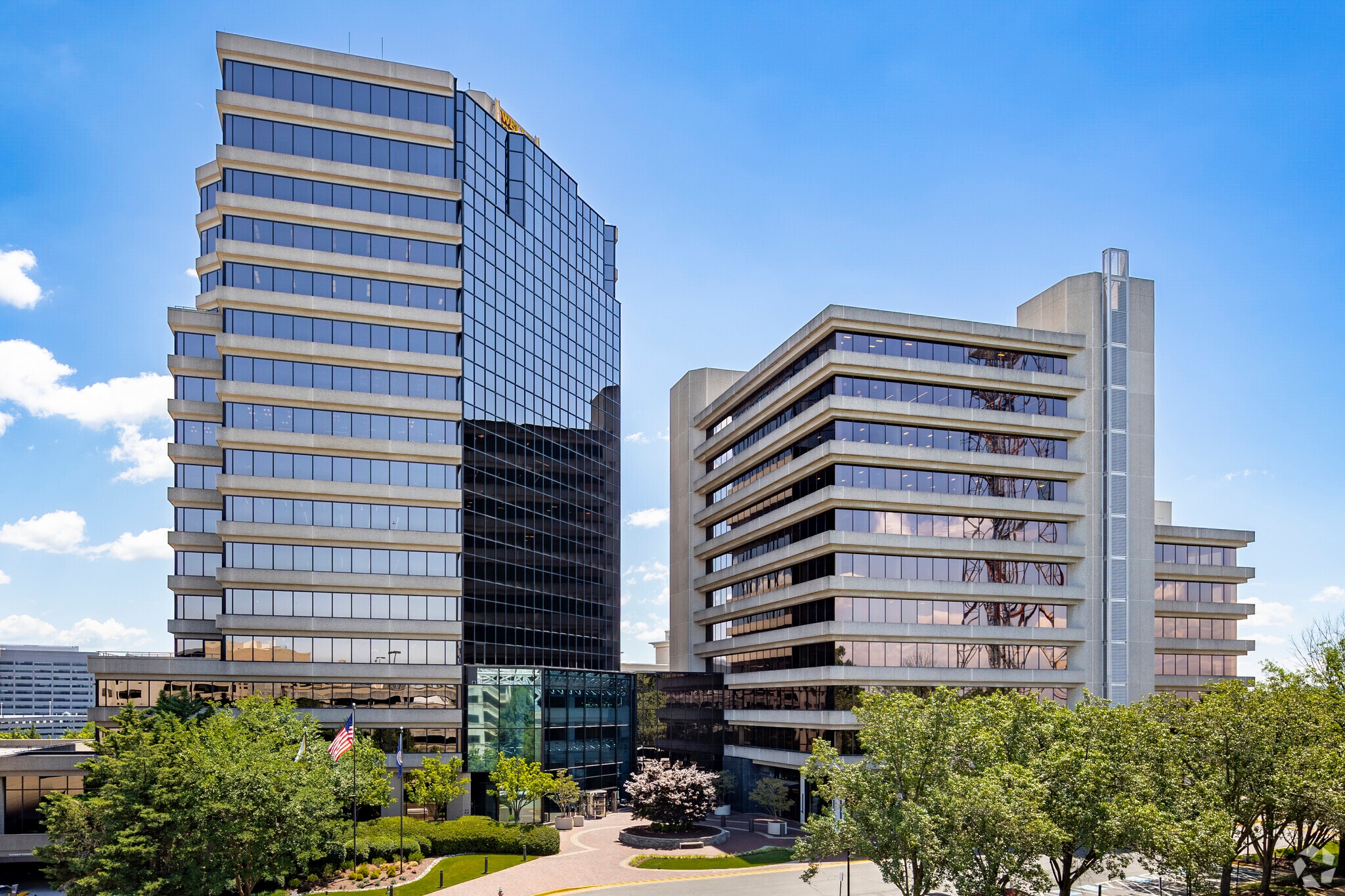 1751 Pinnacle Dr, McLean, VA à louer Photo principale– Image 1 sur 28