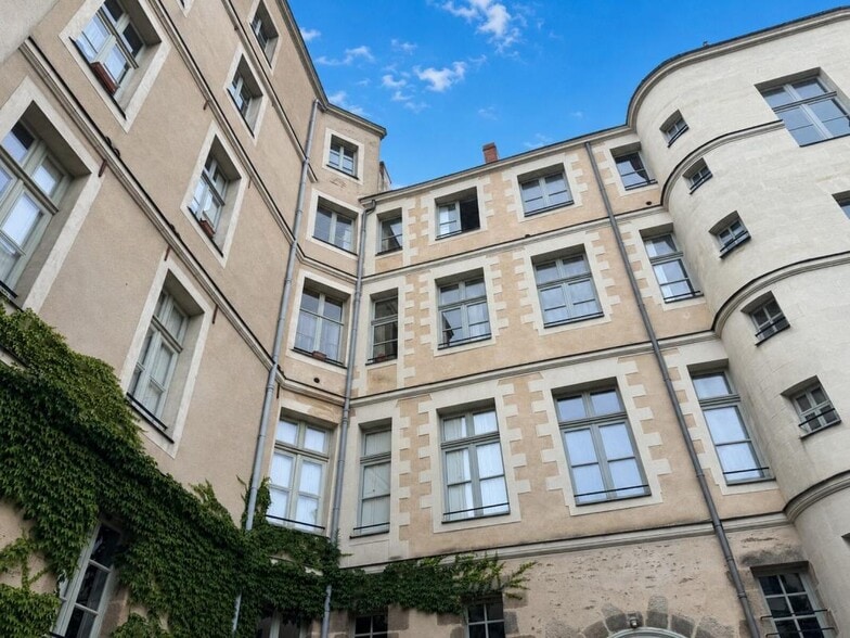 Bureau dans Nantes à vendre - Photo de l’immeuble – Image 1 sur 10