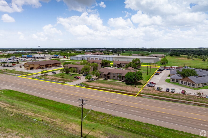 1306 E Broadway St, Cuero, TX à vendre - ProVideo LoopNet – Image 2 sur 16