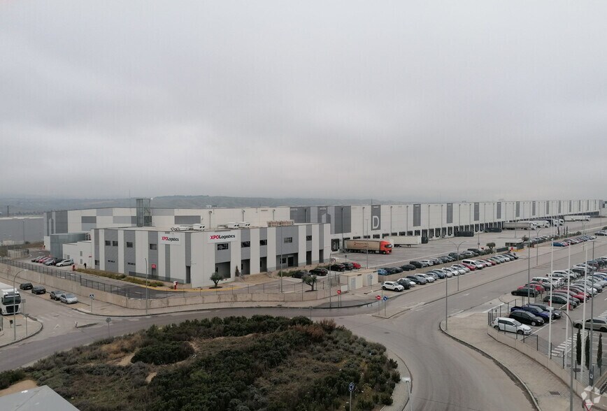 Industriel/Logistique dans Cabanillas del Campo, Guadalajara à louer - Photo de l’immeuble – Image 1 sur 16