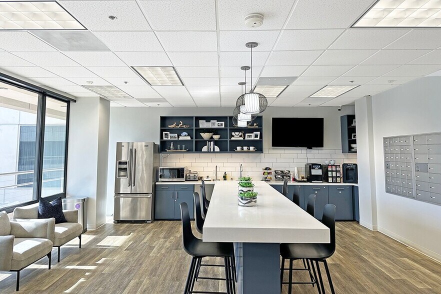 15615 alton Pky, Irvine, CA à louer - Photo de l’immeuble – Image 3 sur 4