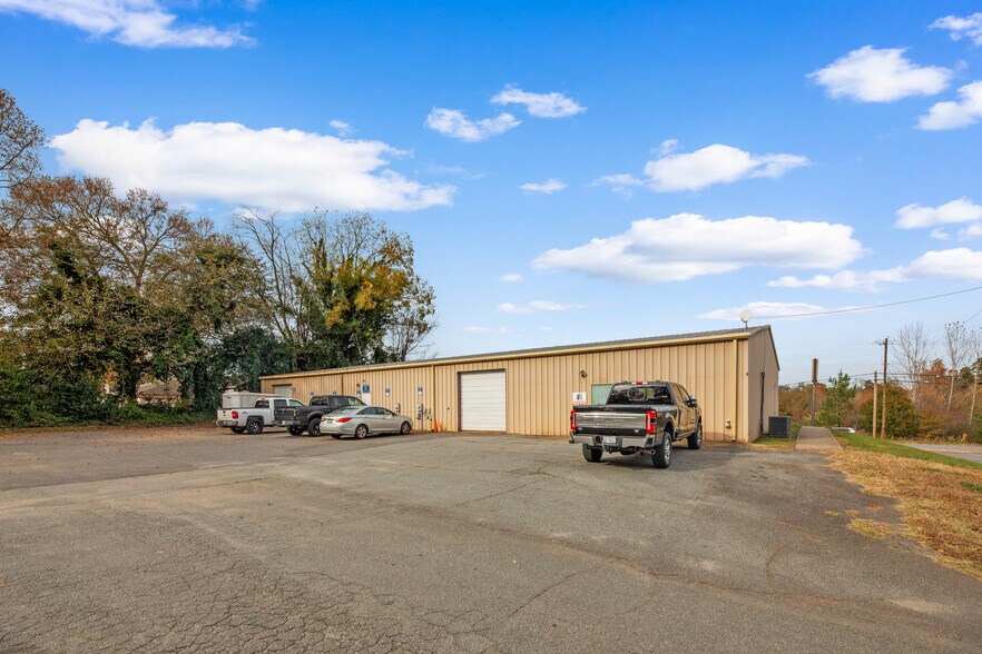 5106 Wilkinson Blvd, Cramerton, NC à louer - Photo de l’immeuble – Image 3 sur 13