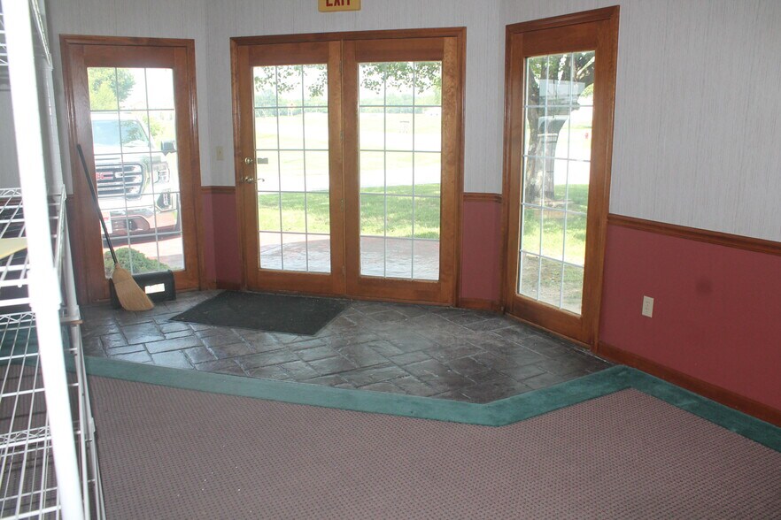 1300 N Reed Station Rd, Carbondale, IL à vendre - Photo intérieure – Image 2 sur 27