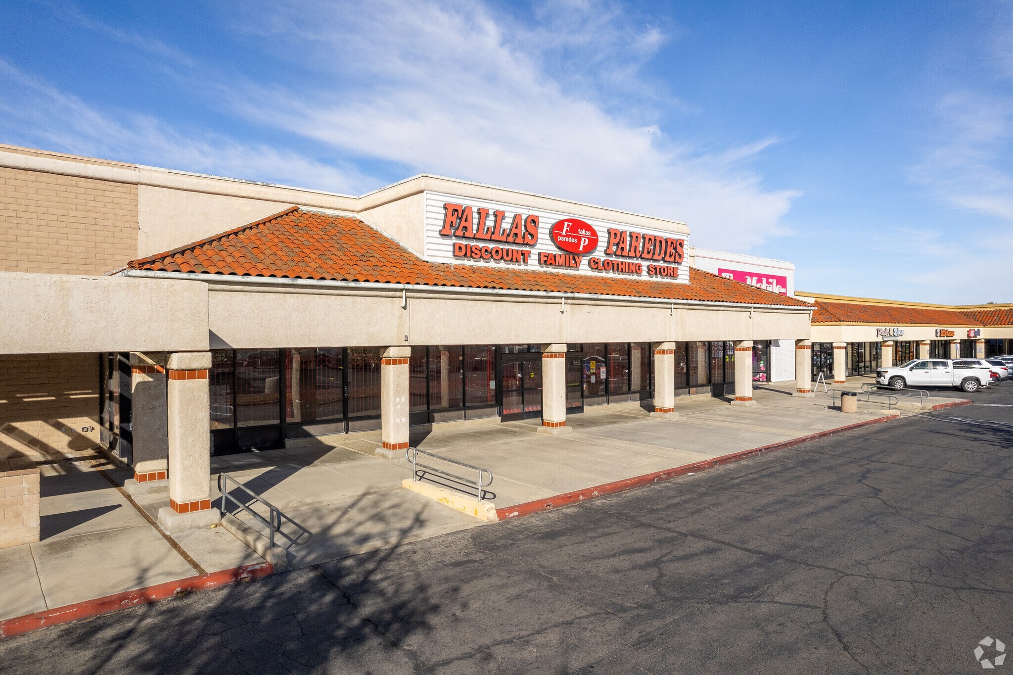 1743 E Palmdale Blvd, Palmdale, CA à louer Photo principale– Image 1 sur 12